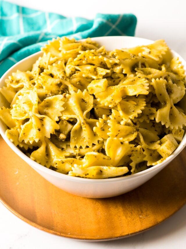 pesto pasta salad with pine nuts
