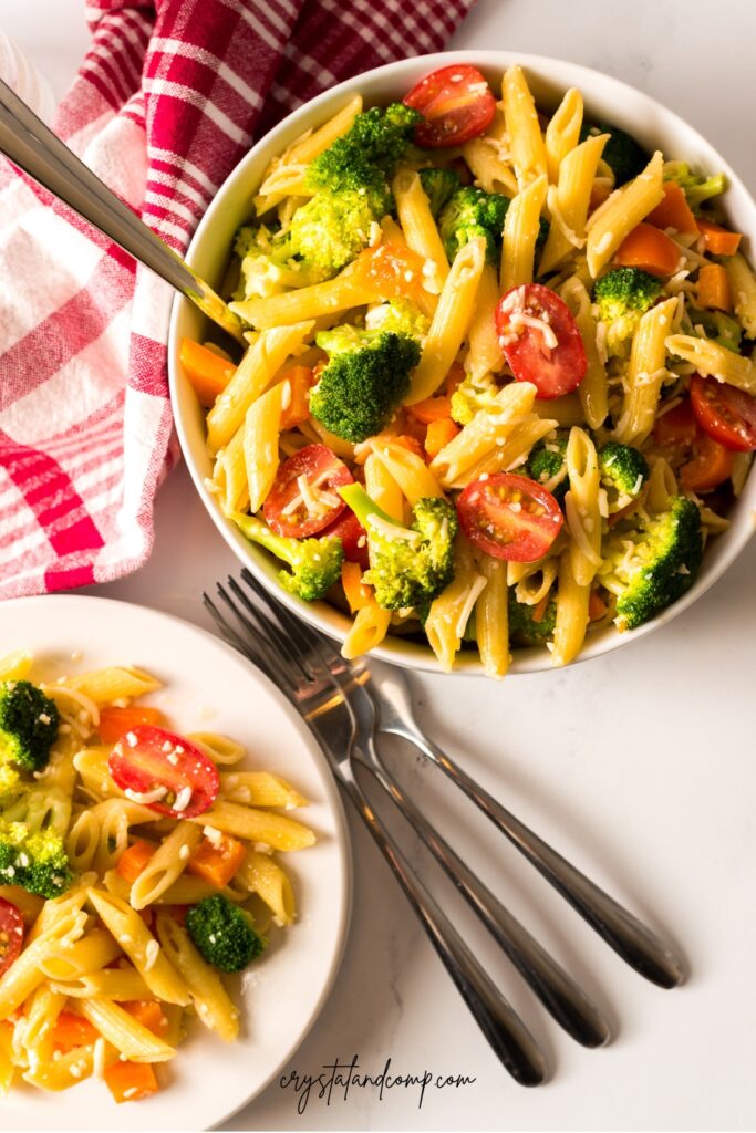 broccoli pasta salad with bell peppers