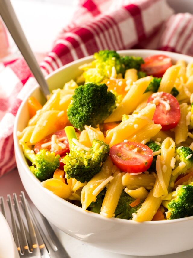 broccoli pasta salad with cherry tomatoes