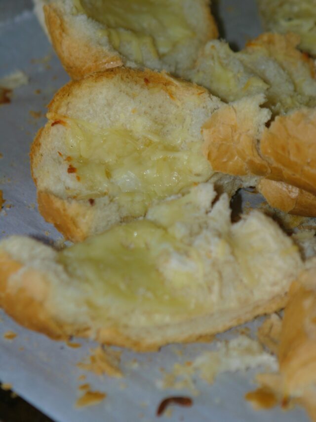 cropped-sliced-garlic-cheese-bread.jpg