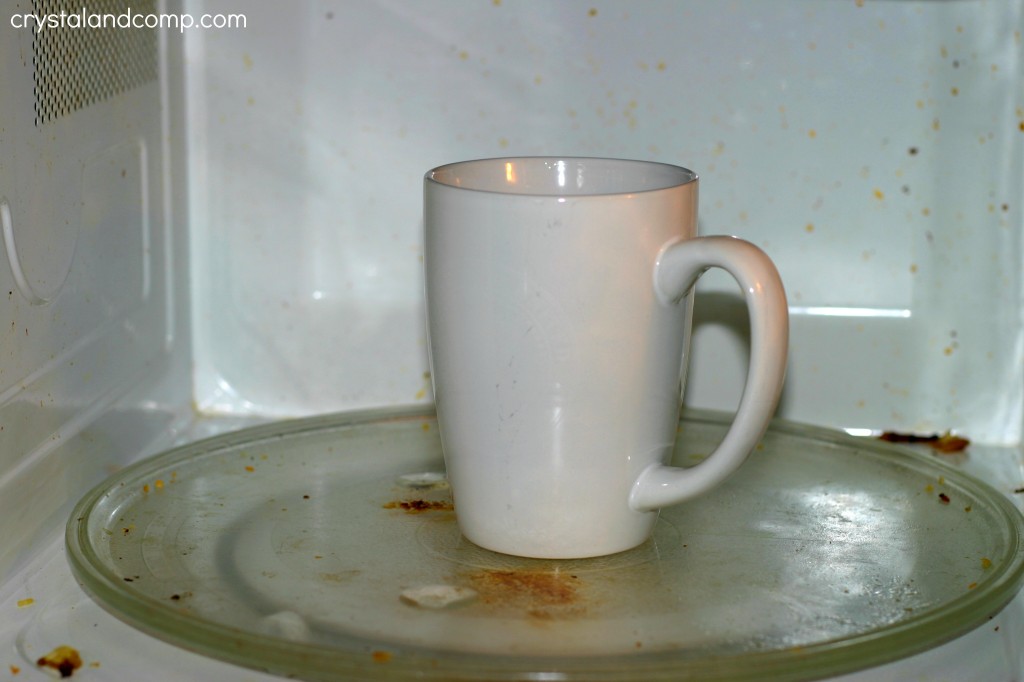 how to clean the microwave naturally
