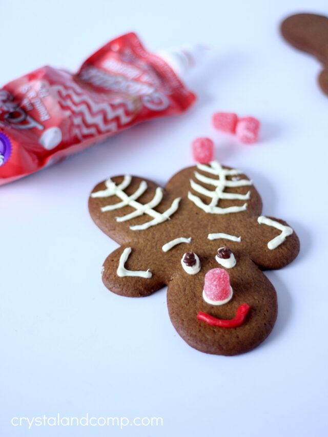 cropped-upside-down-gingerbread-reindeer-cookies.jpg