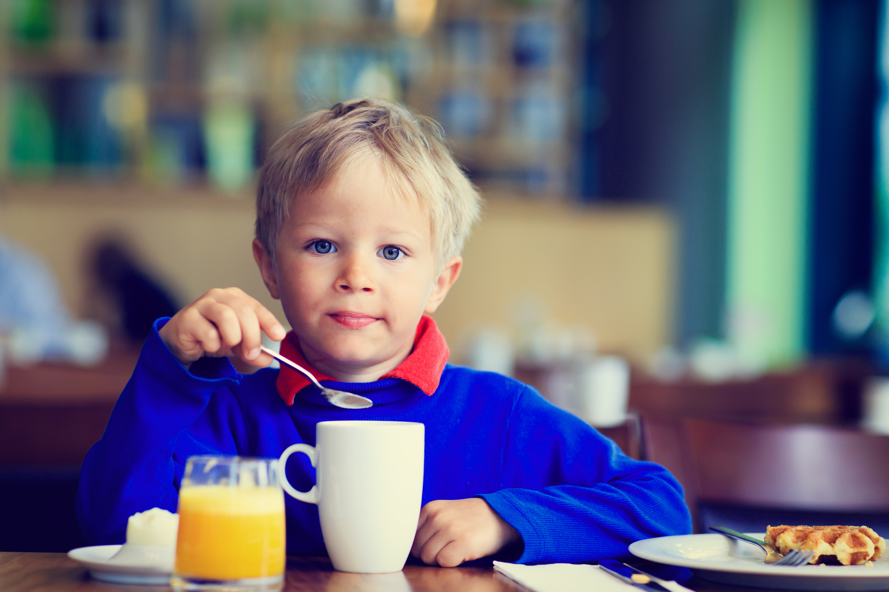 20 Must Haves When Eating Out with Kids