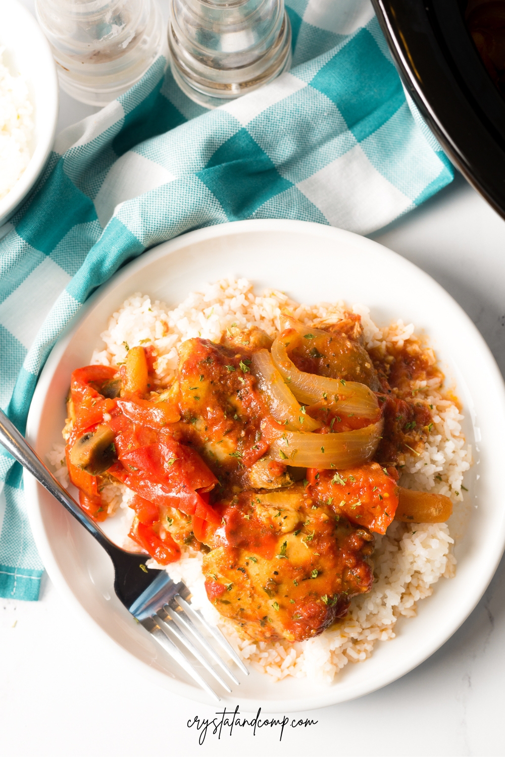 slow cooker chicken cacciatore blue white towel