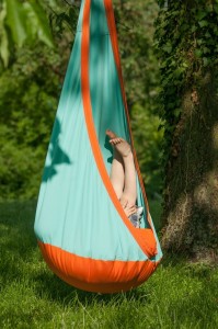 kids hanigng swing