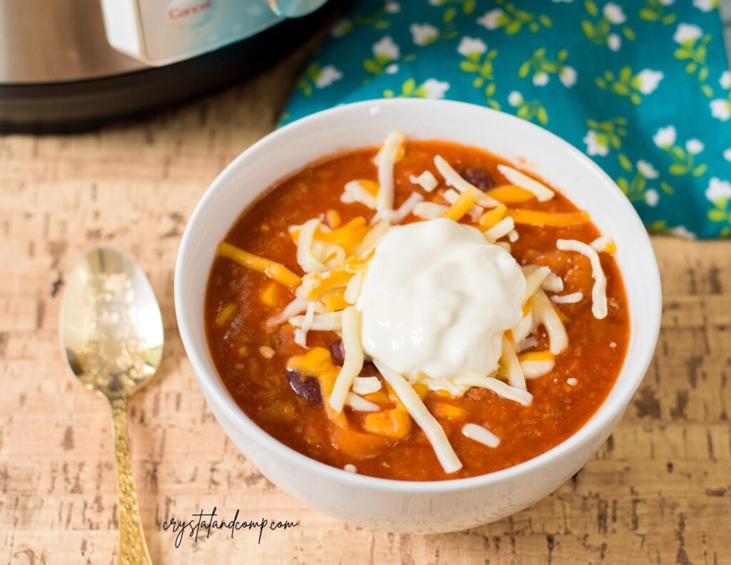 instant pot vegetarian chili with teal towel