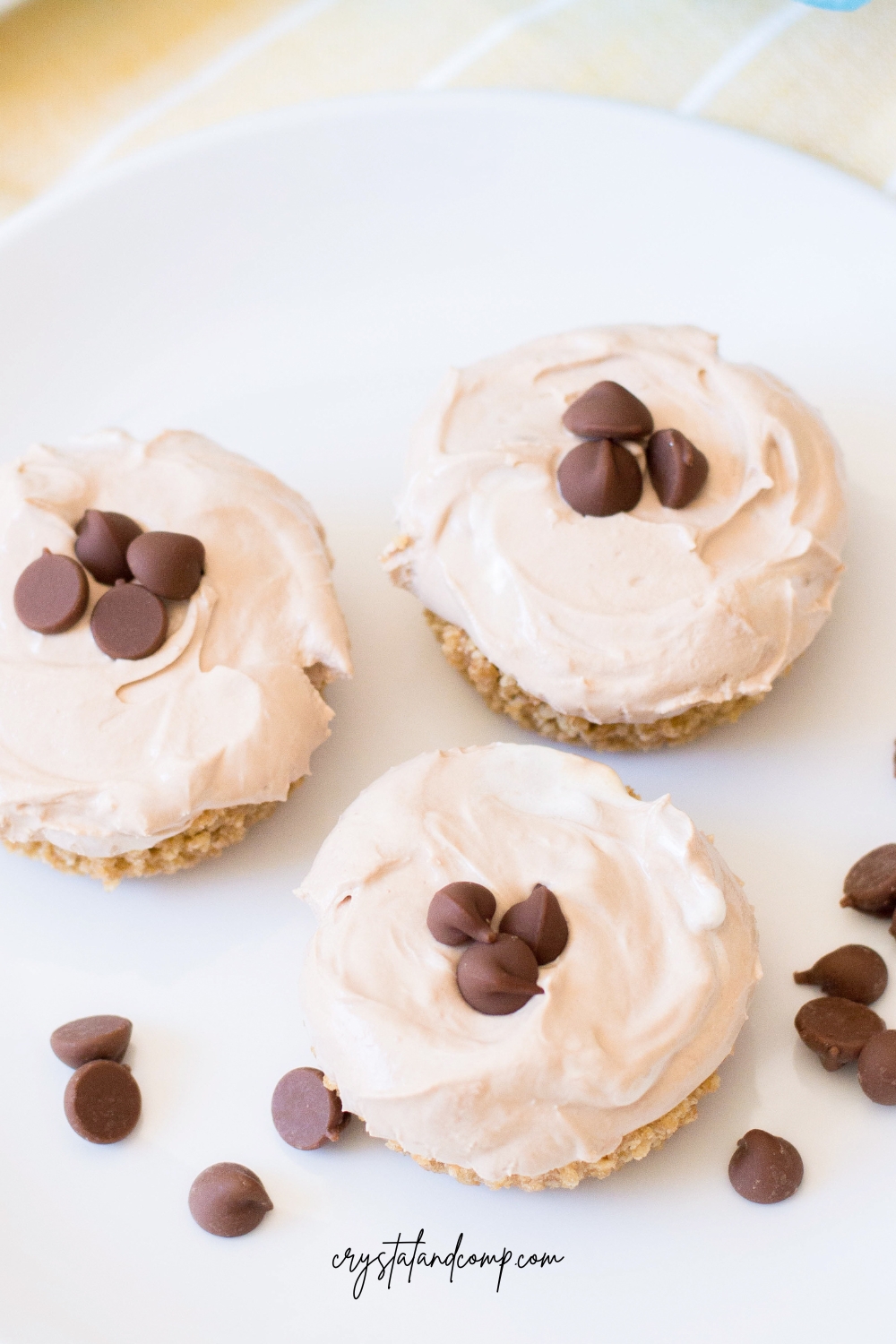 no bake chocolate mini cheesecakes with chips