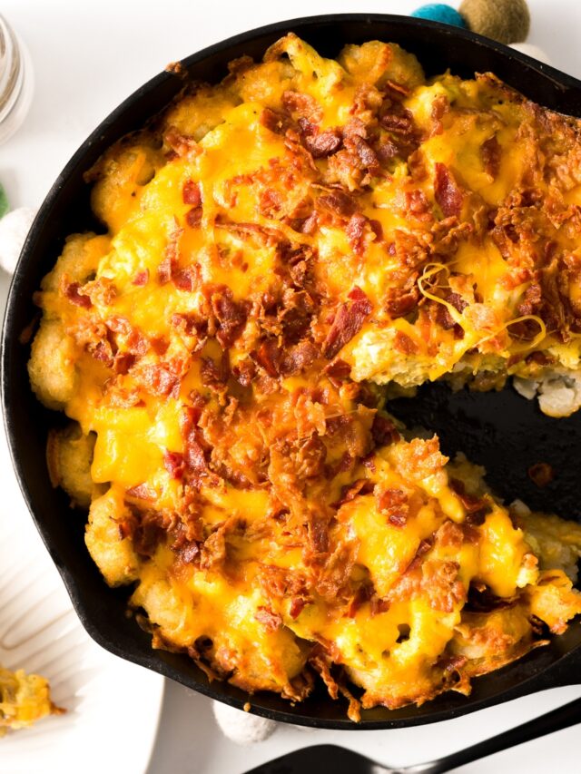 tater tot breakfast pizza skillet