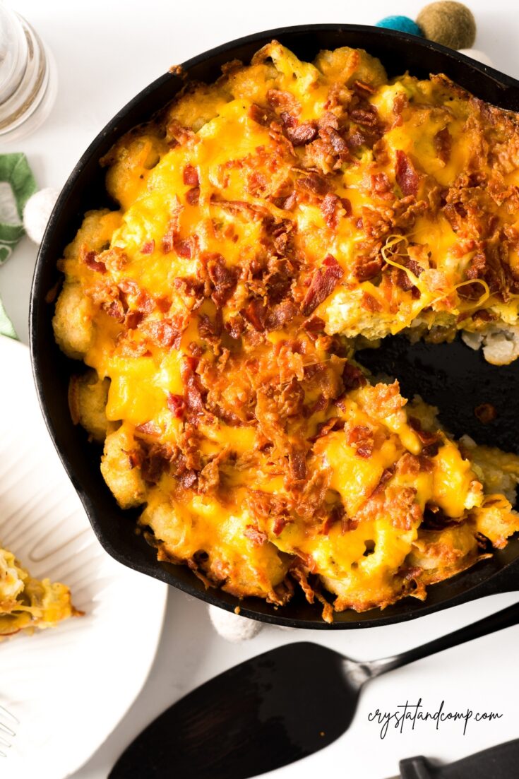 tater tot breakfast pizza skillet