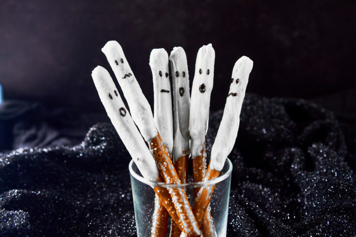 Image for Easy Ghost Halloween Pretzel Rods