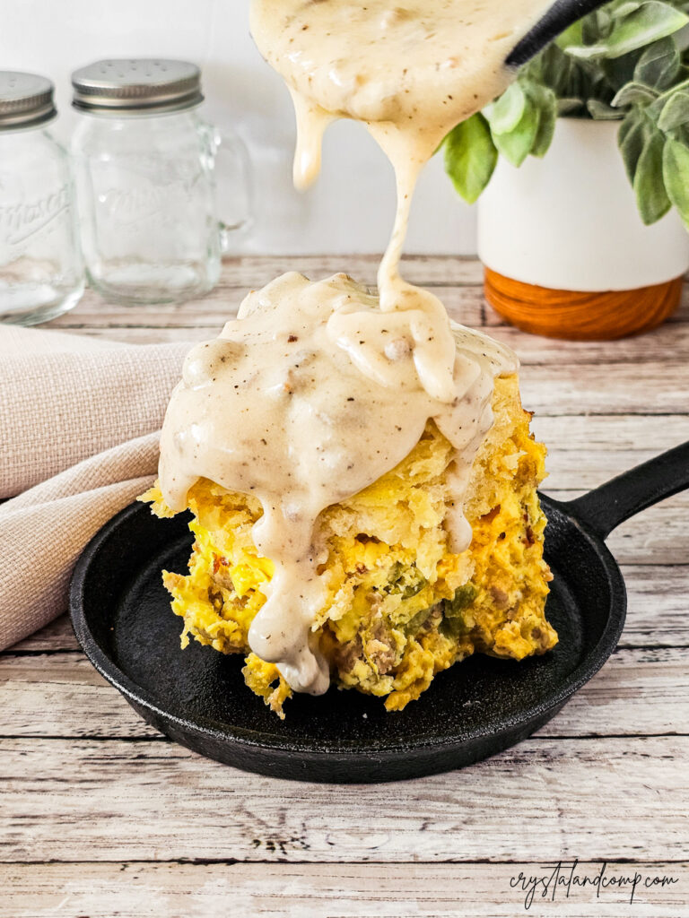 crockpot biscuit and gravy casserole with topping