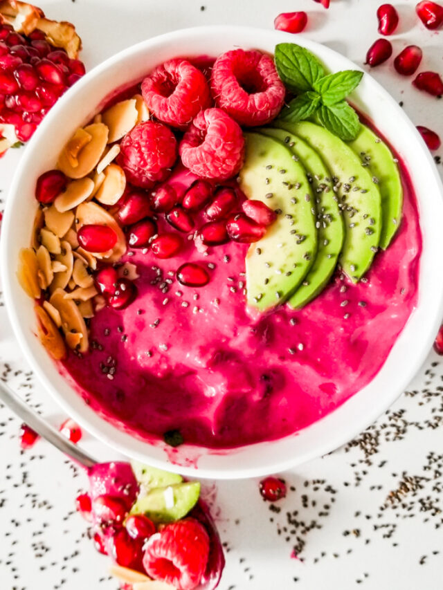 Pomegranate Smoothie Bowl Recipe with raspberries
