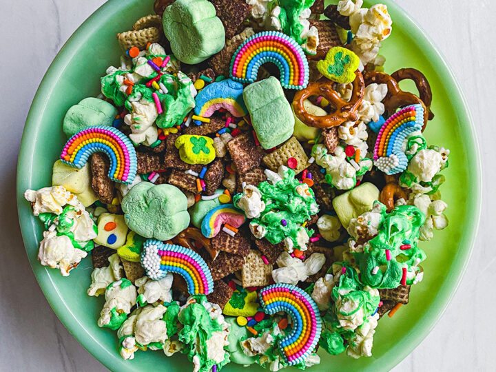 Homemade Leprechaun Chex Mix - CrystalandComp.com